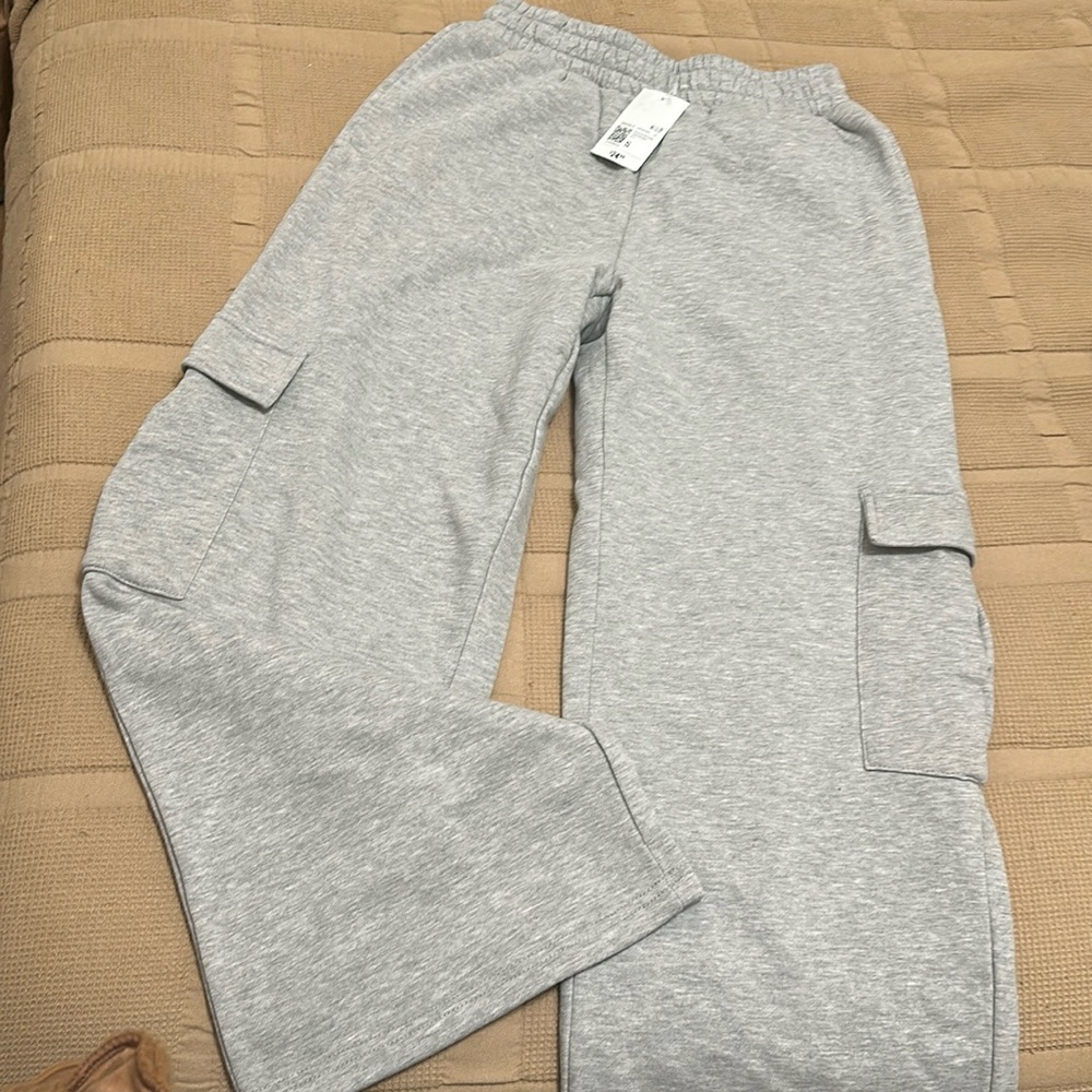 Forever21 Women’s Grey Fleece Wide Leg Cargo Pants
